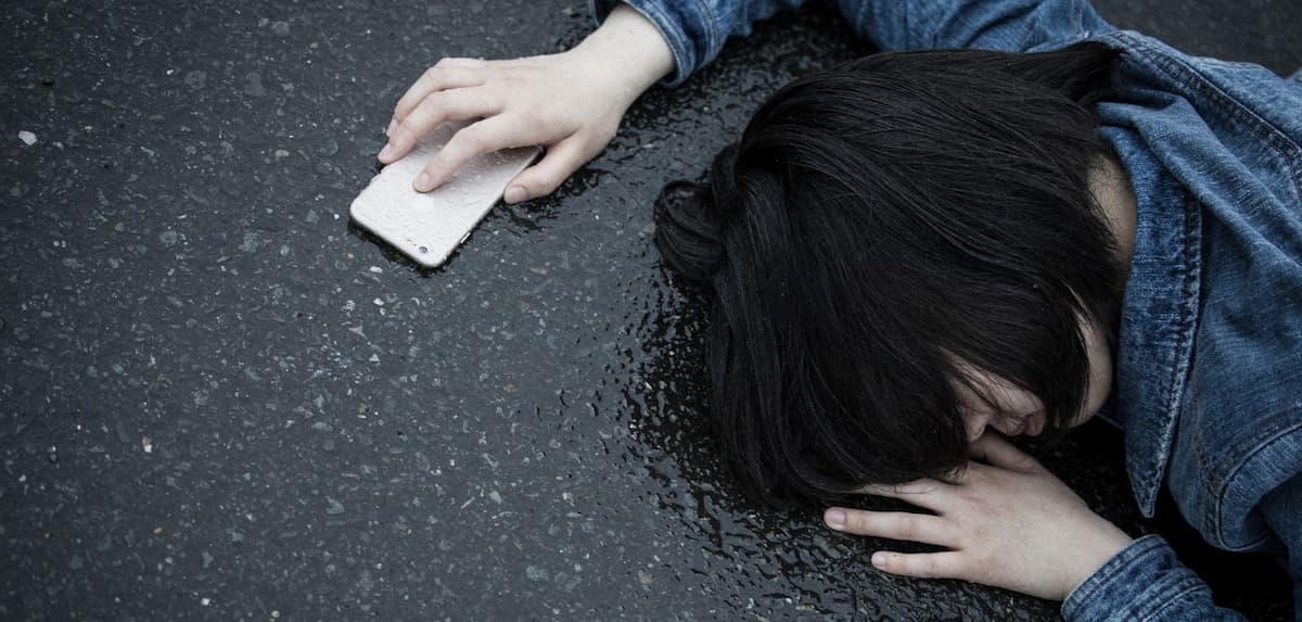 Woman-who-collapsed-when-her-phone-ran-out-of-charge